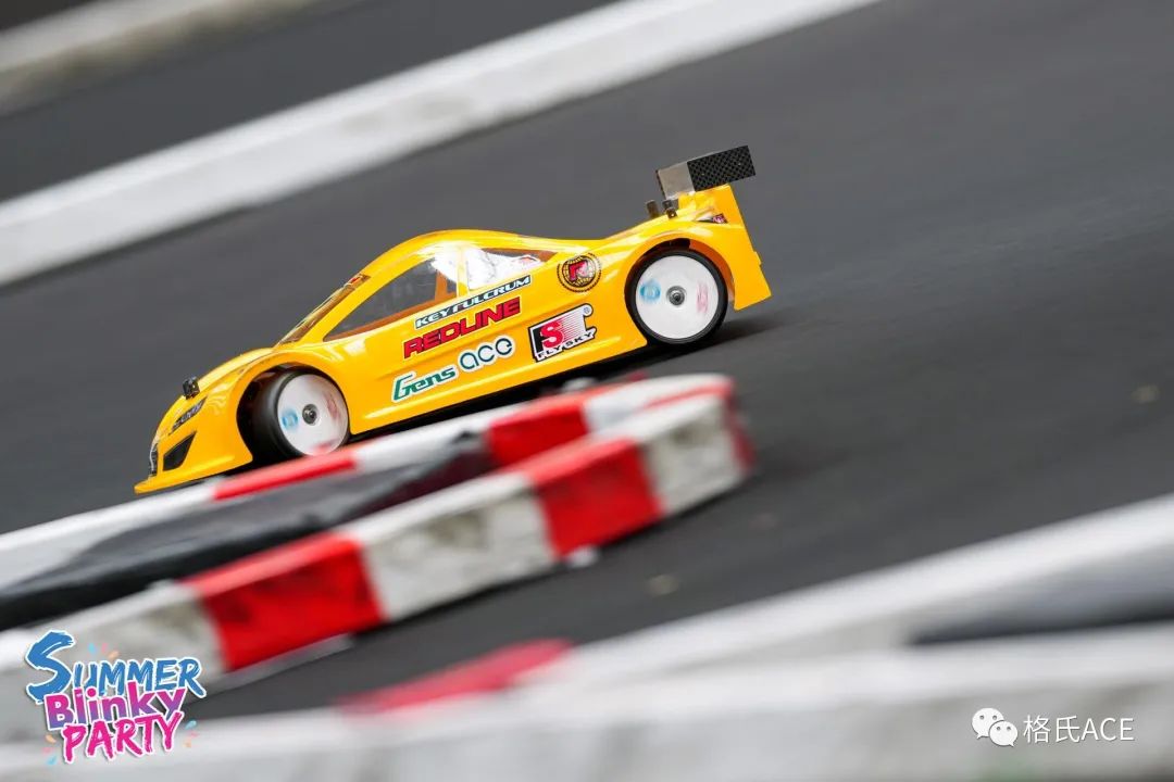 比賽中模型車漂移精彩剪影 比賽中模型車漂移精彩剪影