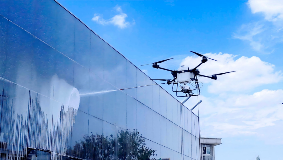 高空清洗無人機作業(yè)中 高空清洗無人機作業(yè)中