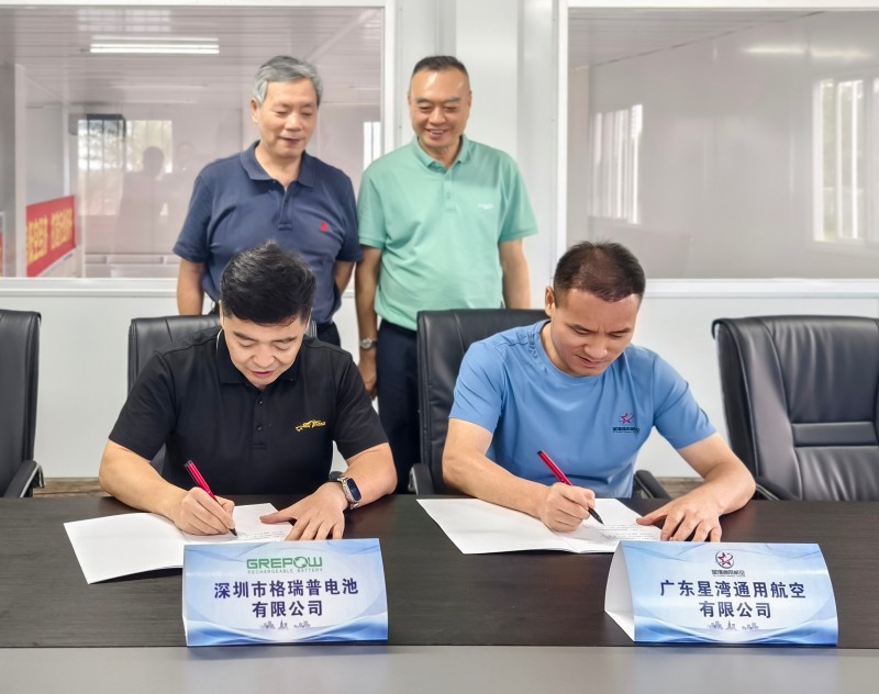 格瑞普和星灣航空簽約中 格瑞普和星灣航空簽約中