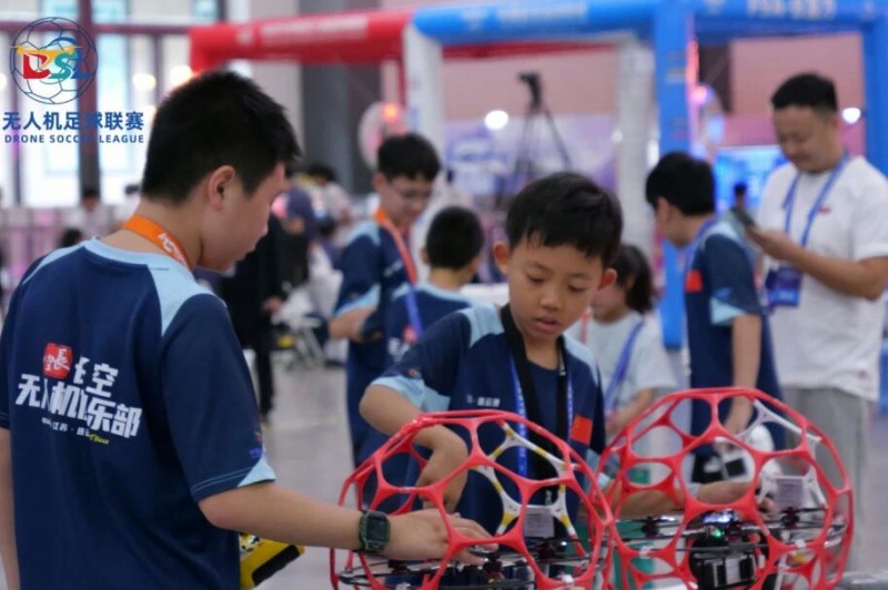 中國(guó)無(wú)人機(jī)足球聯(lián)賽貴陽(yáng)精彩瞬間 中國(guó)無(wú)人機(jī)足球聯(lián)賽貴陽(yáng)精彩瞬間